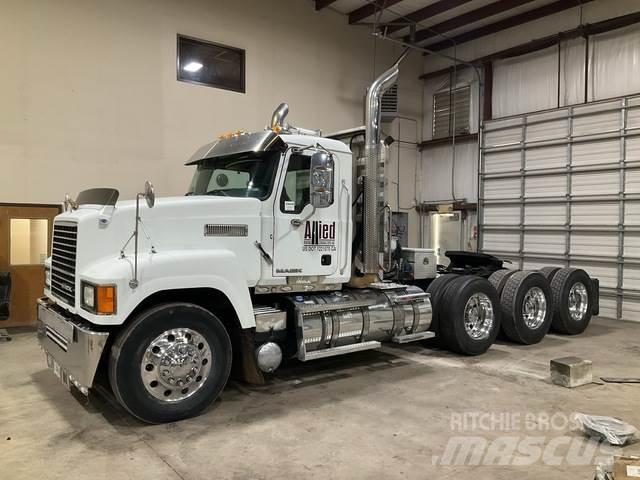 Mack CHU613 Tractor Units