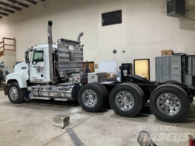 Mack CHU613 Tractor Units