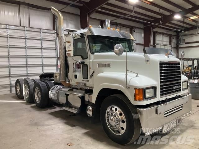 Mack CHU613 Tractor Units