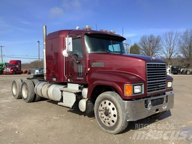 Mack CHU613 Tractor Units