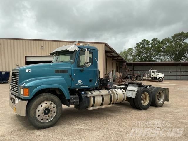 Mack CHU613 Tractor Units