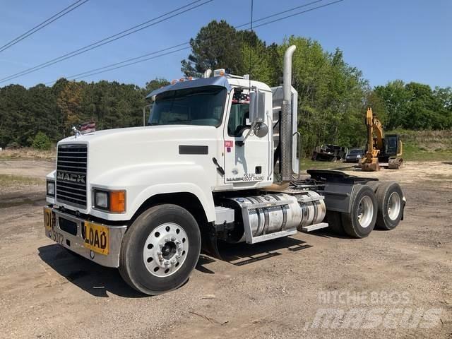 Mack CHU613 Tractor Units