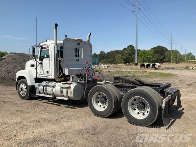 Mack CHU613 Tractor Units