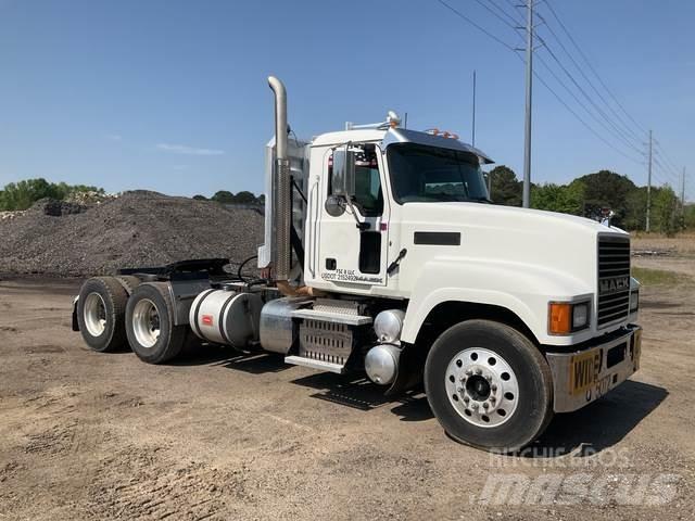 Mack CHU613 Tractor Units
