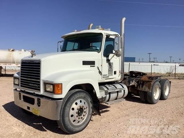 Mack CHU613 Tractor Units