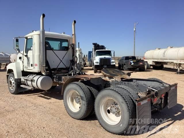Mack CHU613 Tractor Units