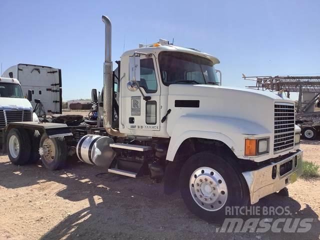 Mack CHU613 Tractor Units