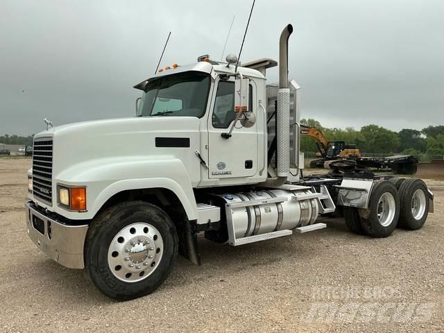 Mack CHU613 Tractor Units