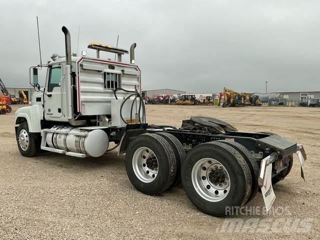 Mack CHU613 Tractor Units