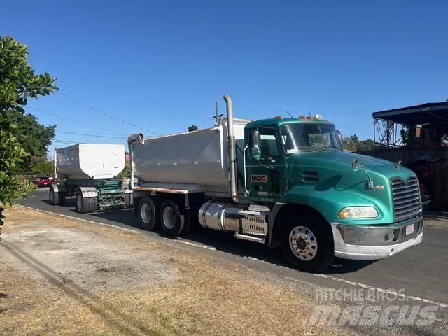 Mack CHU613 Other trucks