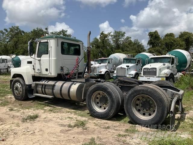 Mack CHU613 Tractor Units