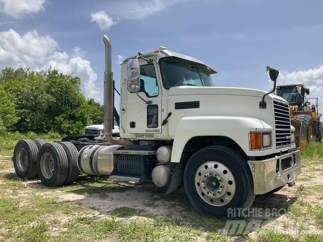Mack CHU613 Tractor Units