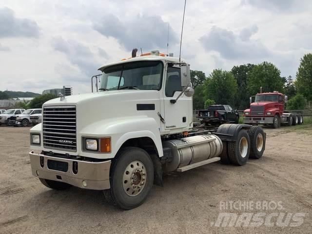 Mack CHU613 Tractor Units