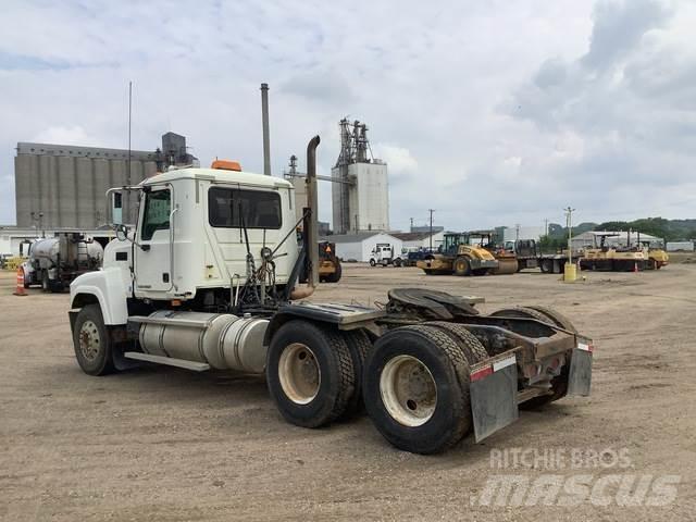 Mack CHU613 Tractor Units