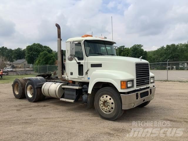 Mack CHU613 Tractor Units