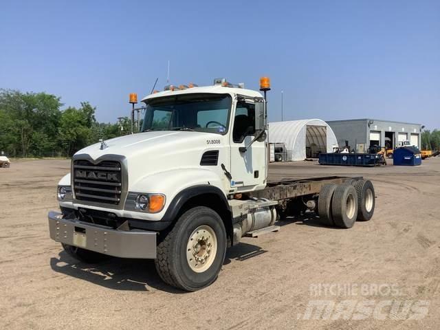 Mack CV713 Cabins and interior