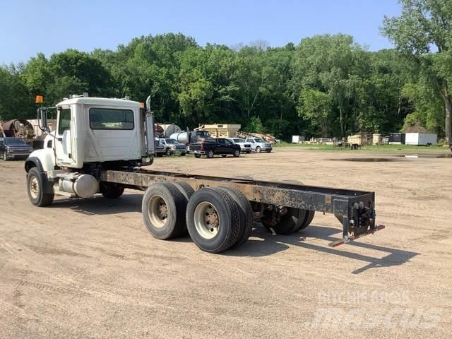 Mack CV713 Cabins and interior