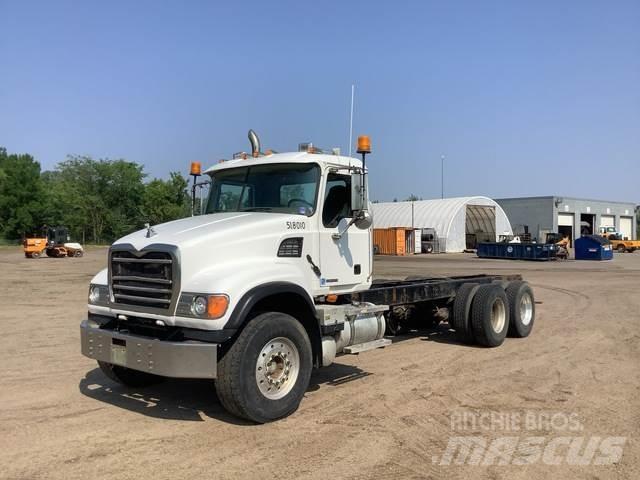 Mack CV713 Cabins and interior