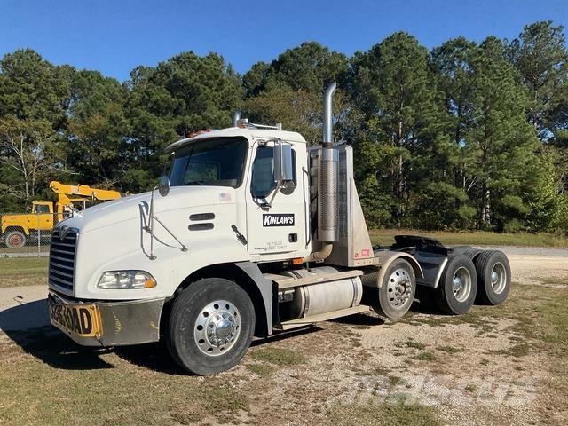 Mack CXN613 Tractor Units