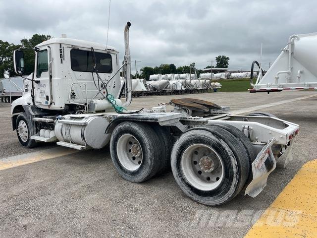 Mack CXU 613 Tractor Units