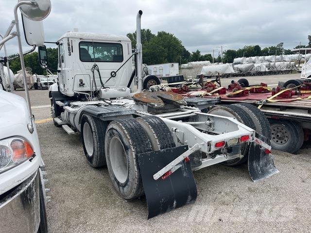 Mack CXU 613 Tractor Units