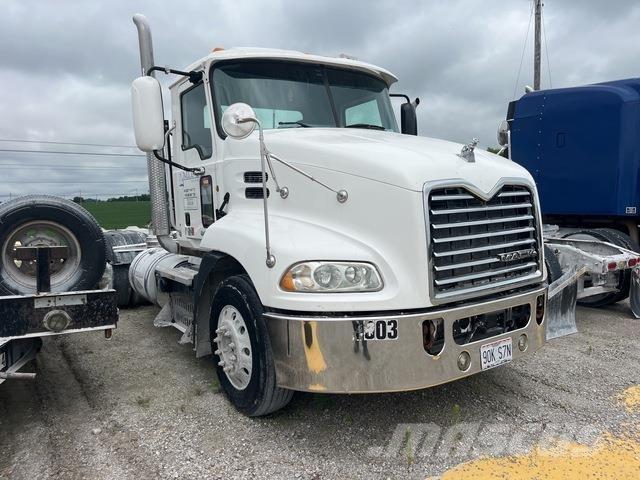 Mack CXU 613 Tractor Units