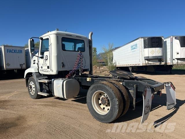 Mack CXU612 Tractor Units