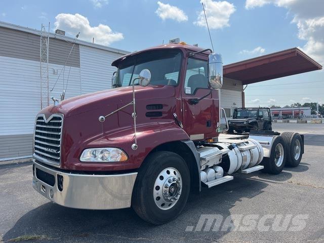 Mack CXU612 Tractor Units