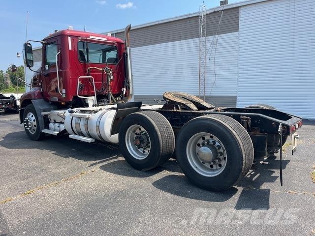 Mack CXU612 Tractor Units