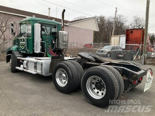 Mack CXU613 Tractor Units