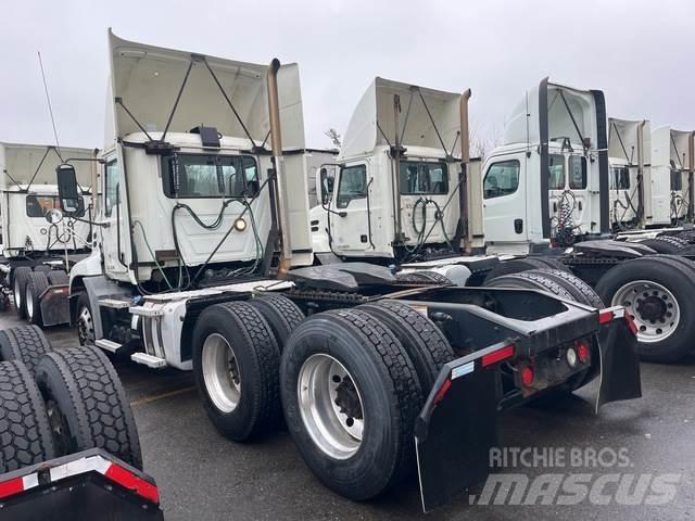 Mack CXU613 Tractor Units