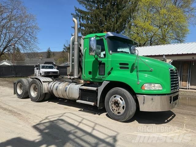 Mack CXU613 Tractor Units