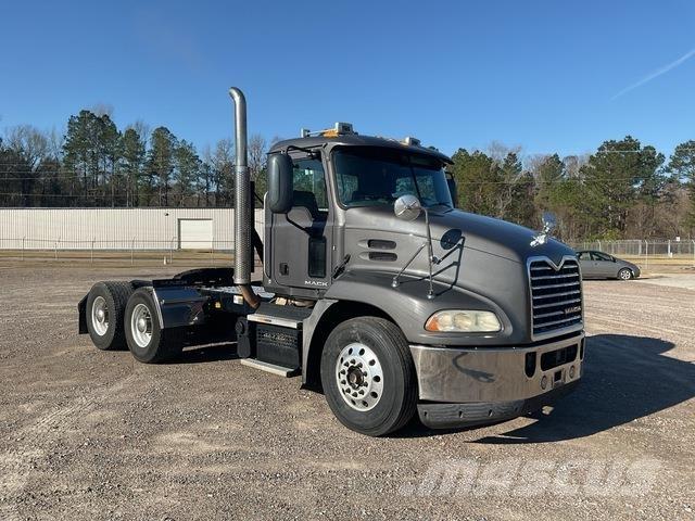 Mack CXU613 Tractor Units