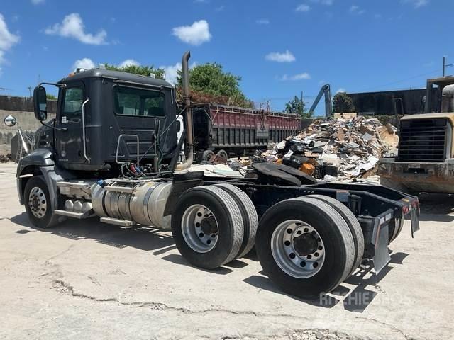 Mack CXU613 Tractor Units