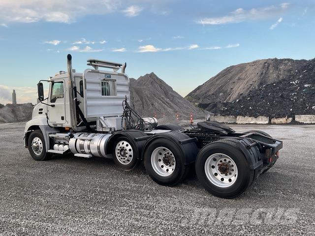 Mack CXU613 Tractor Units