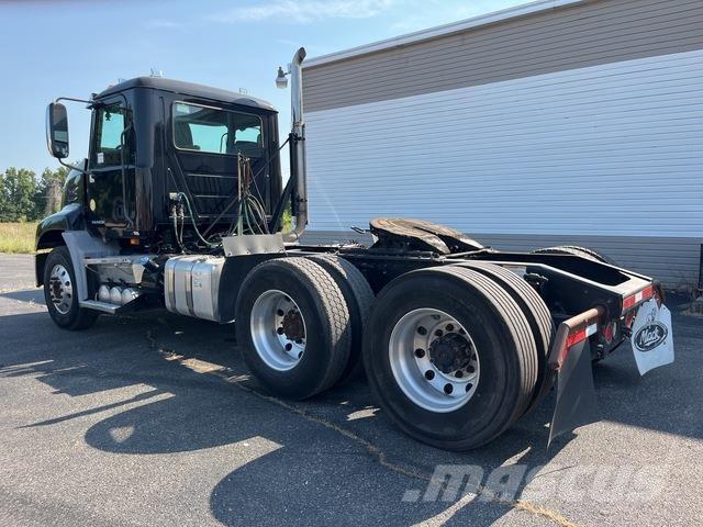 Mack CXU613 Tractor Units