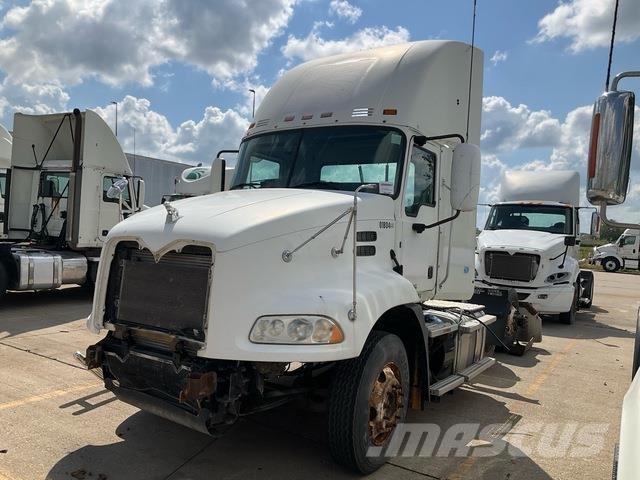 Mack CXU613 Tractor Units