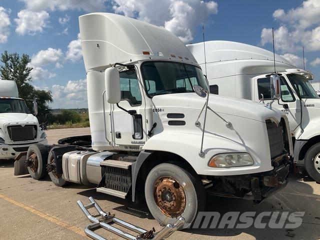 Mack CXU613 Tractor Units