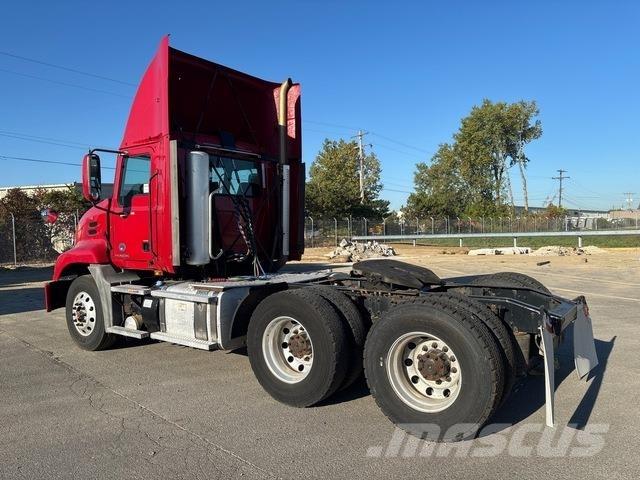 Mack CXU613 Tractor Units