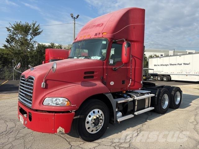 Mack CXU613 Tractor Units