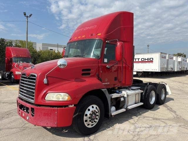 Mack CXU613 Tractor Units