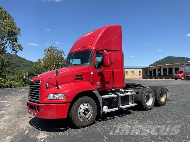 Mack CXU613 Tractor Units