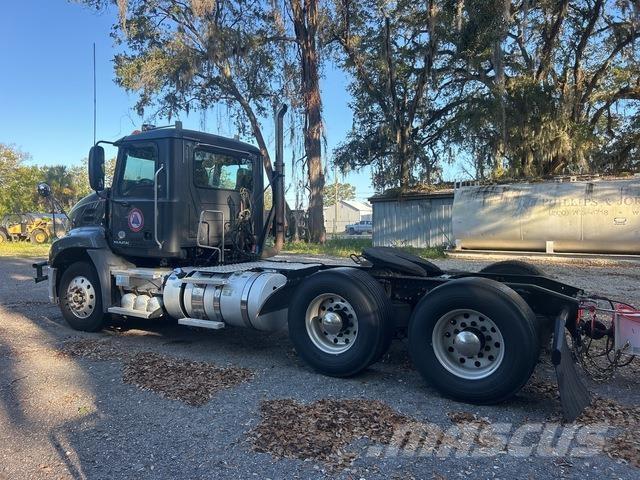 Mack CXU613 Tractor Units