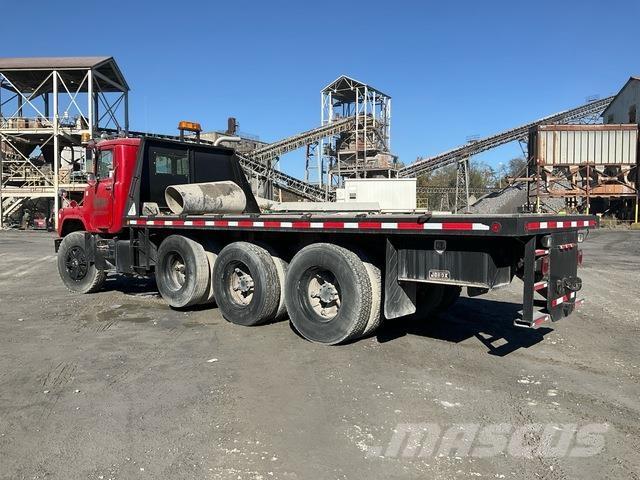 Mack DM686S Flatbed / Dropside trucks