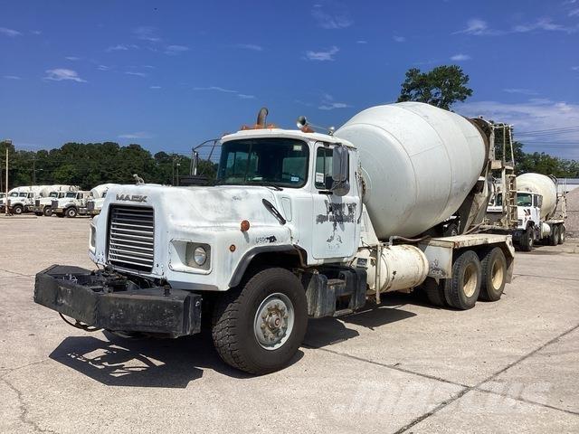 Mack DM690S Other trucks