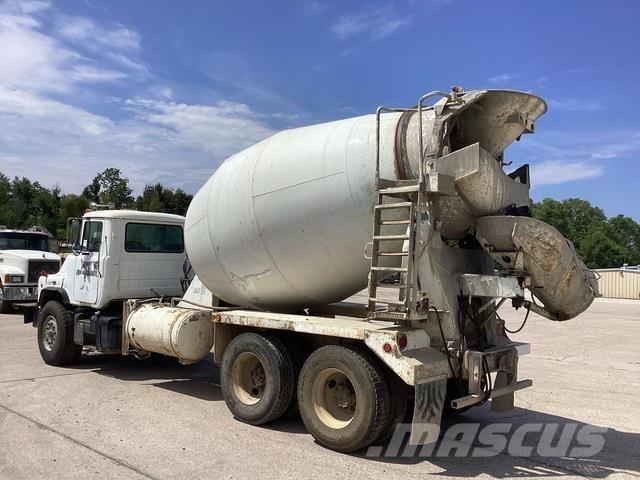 Mack DM690S Other trucks