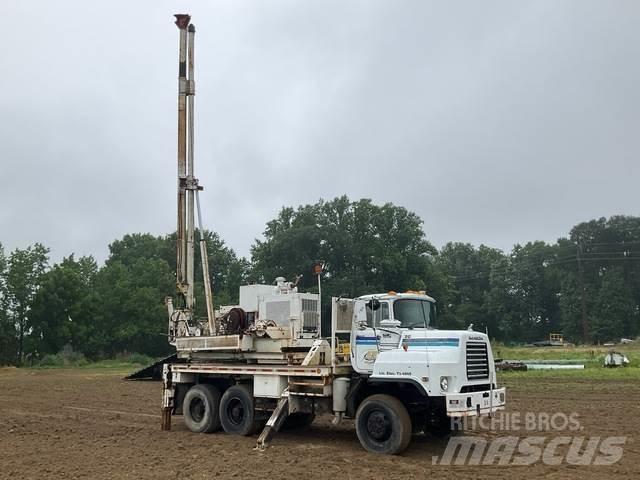 Mack DMM6906S Mobile drill rig trucks