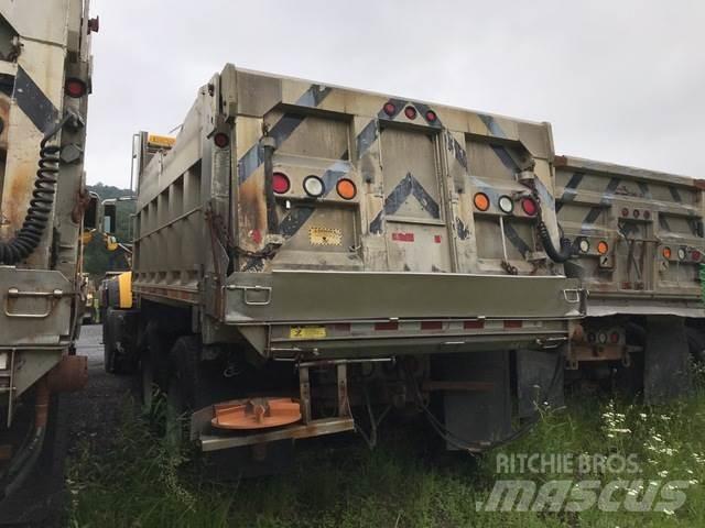 Mack GU713 Snow blades and plows