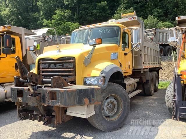 Mack GU713 Snow blades and plows