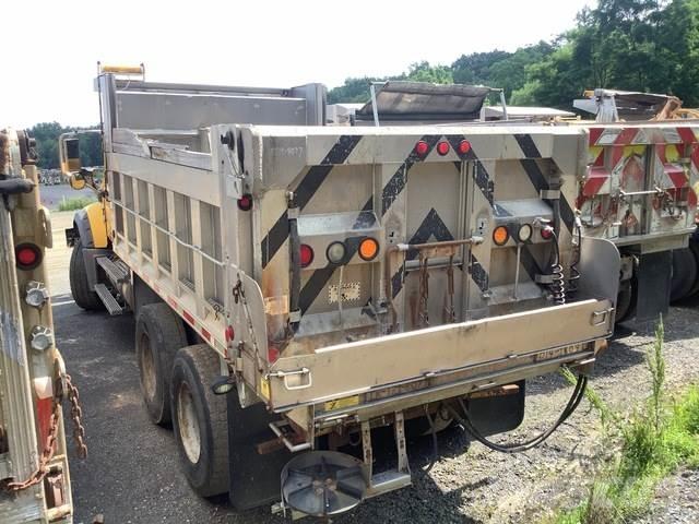 Mack GU713 Snow blades and plows
